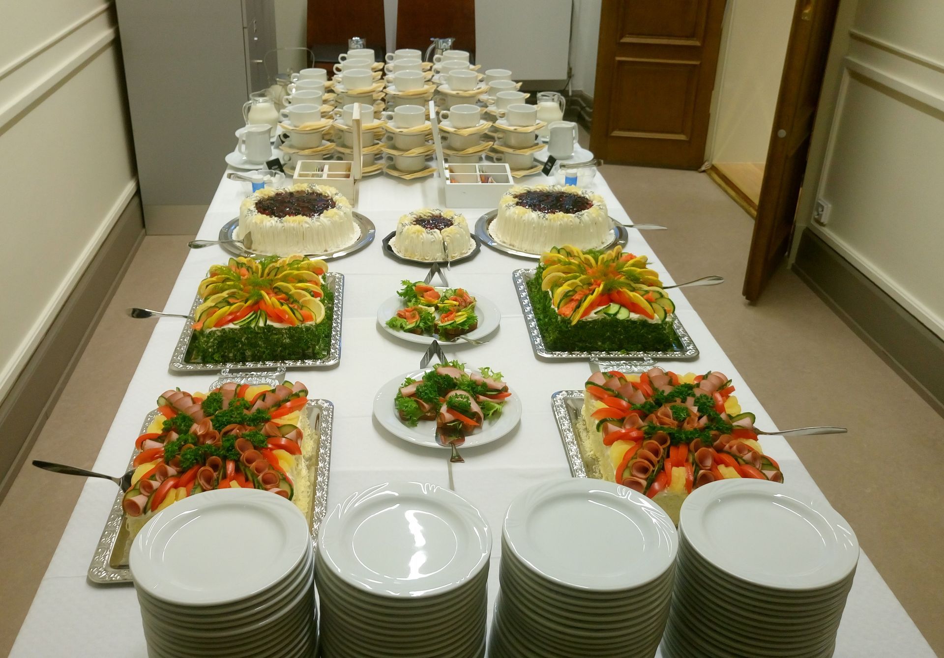 Juhlabuffet ja pitopöytä – Kulhuan Paakarin catering ja juhlapalvelu Satakunnassa