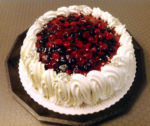 Täytekakku ja juhlan jälkiruoat – Kulhuan Paakarin pitopalvelu ja juhlapalvelu