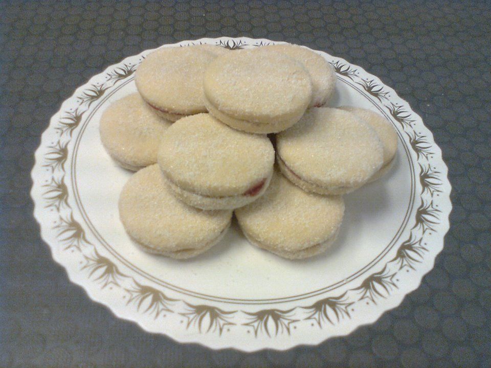 Piparit ja leivonnaiset juhliin – Kulhuan Paakarin pitopalvelu ja catering Satakunnassa