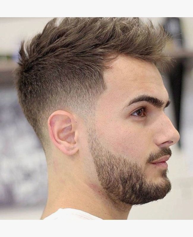 Coupe tendance courte avec dégradé rasé pour homme