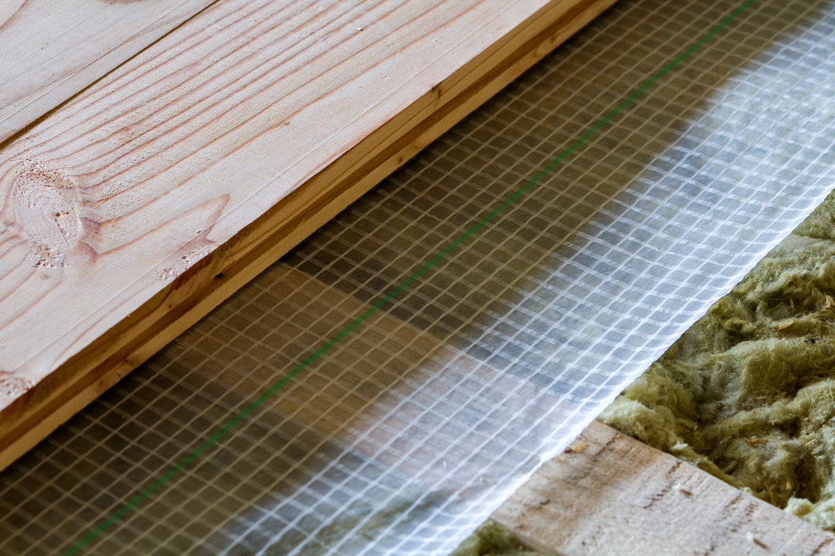 Gros plan sur un plancher et son isolation