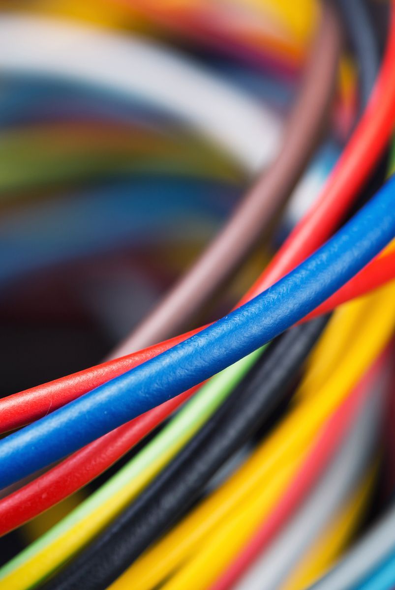 Cables électriques de plusieurs couleurs