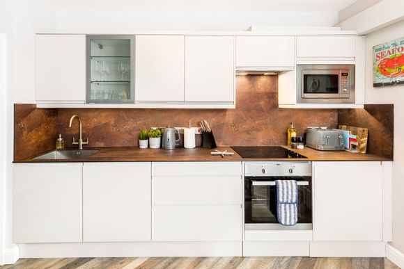 One bedroom apartment with full kitchen 