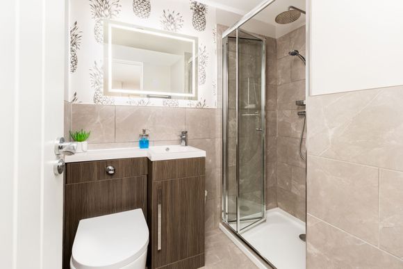 En-suite with shower