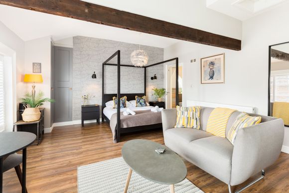 Large studio with full kitchen and space for dining and relaxing