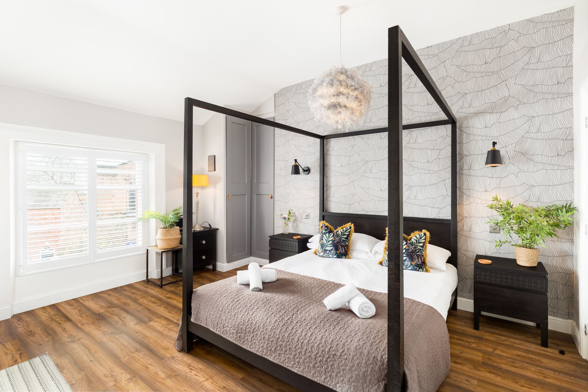 Large studio with full kitchen