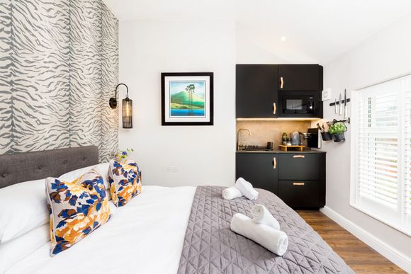 Compact studio with small kitchenette and en-suite shower room