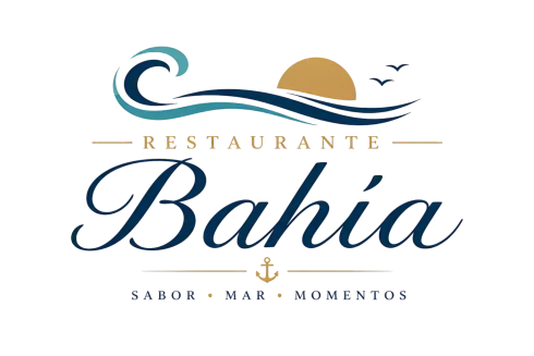 Logotipo del Restaurante Bah&iacute;a con letras azules, sol dorado y el eslogan &ldquo;Sabor. Mar. Momentos&rdquo;.