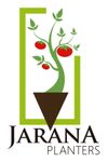 Logotip: Tomaquera amb tom&agrave;quets vermells en un test marr&oacute;, dins d'un marc rectangular verd, amb el text "Jarana Planters".
