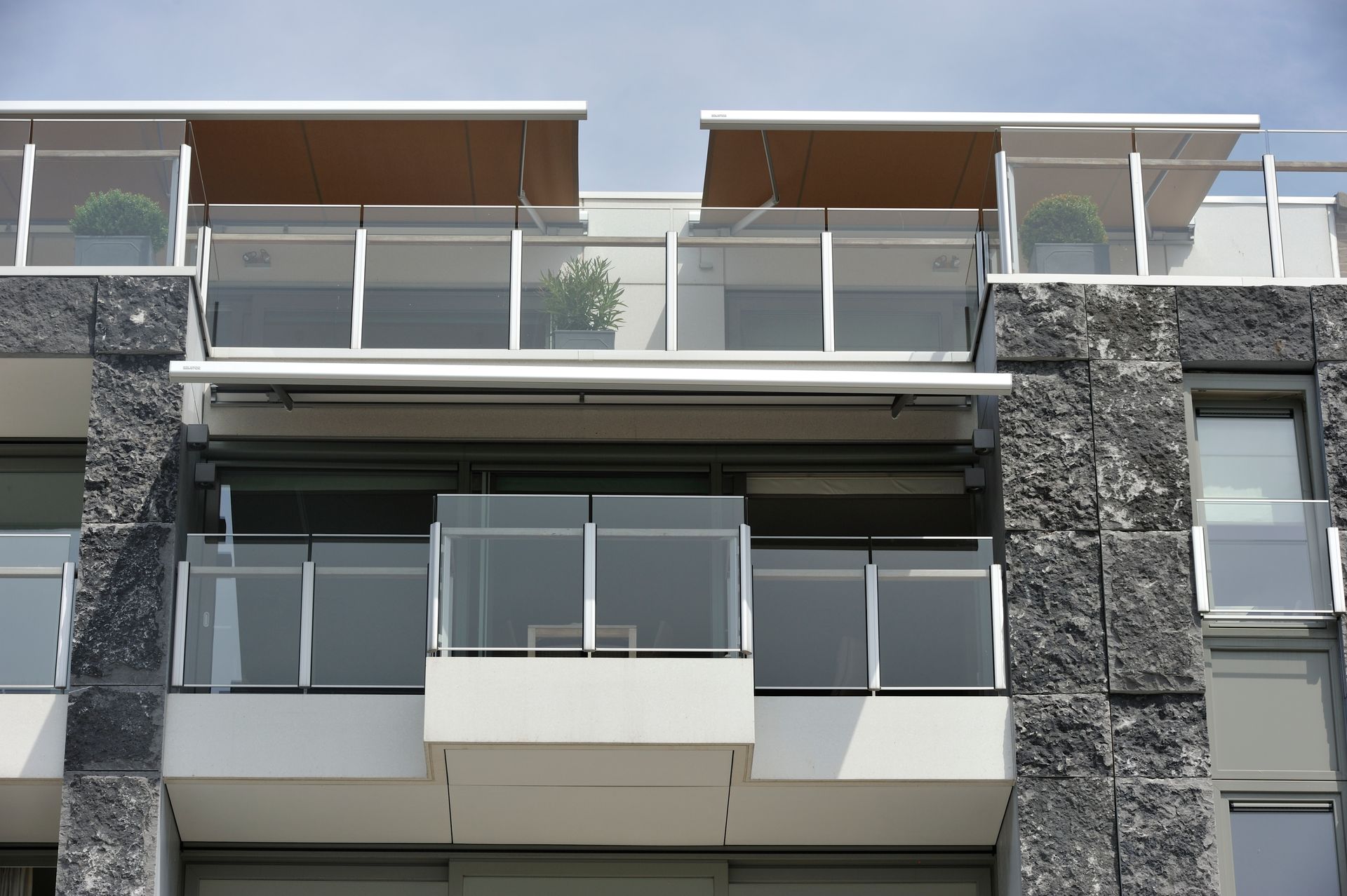 Immeuble avec plusieurs balcons