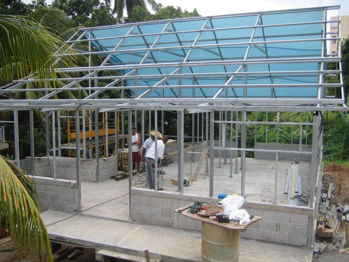 Serre métallique en construction