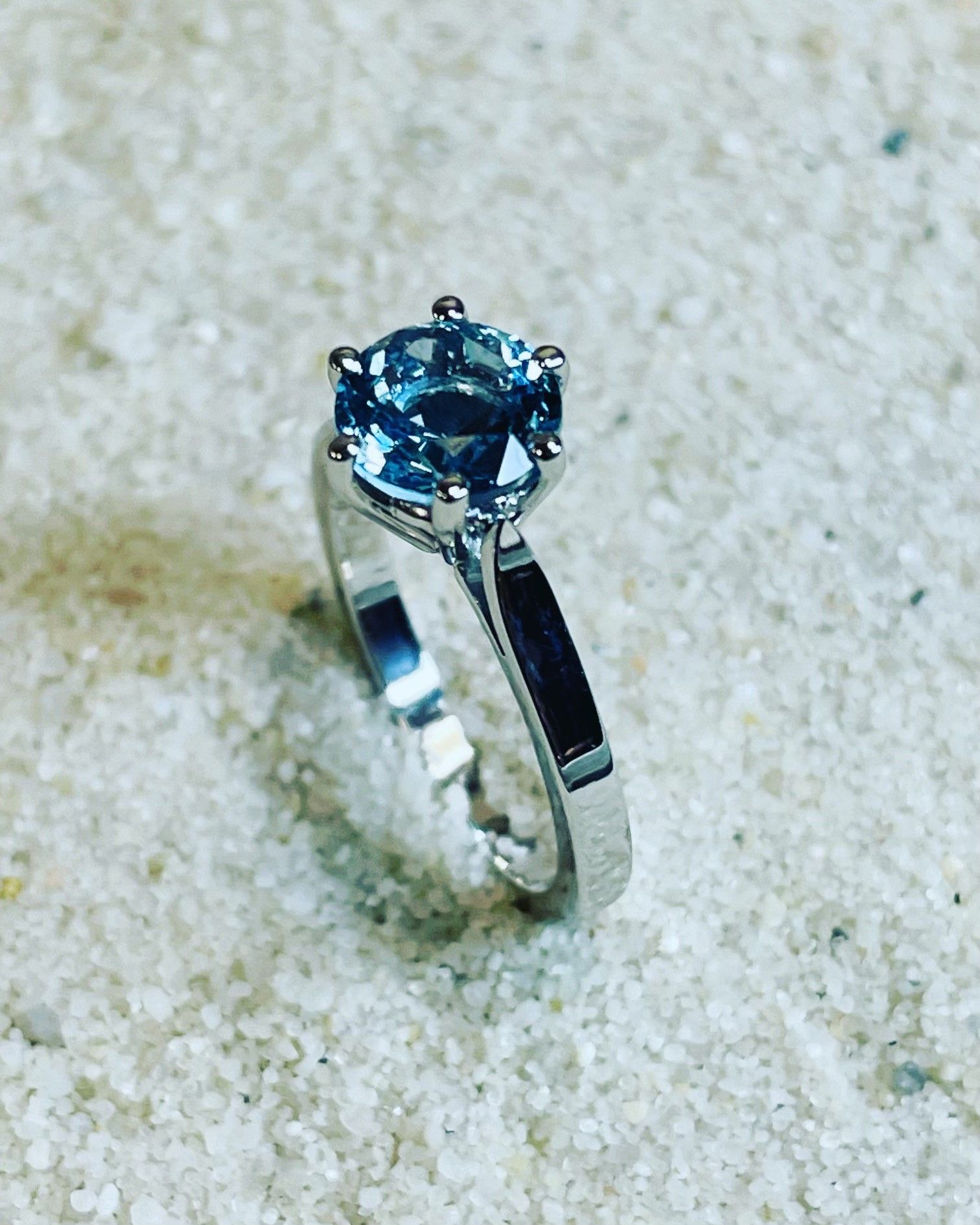 Bague avec saphir bleu