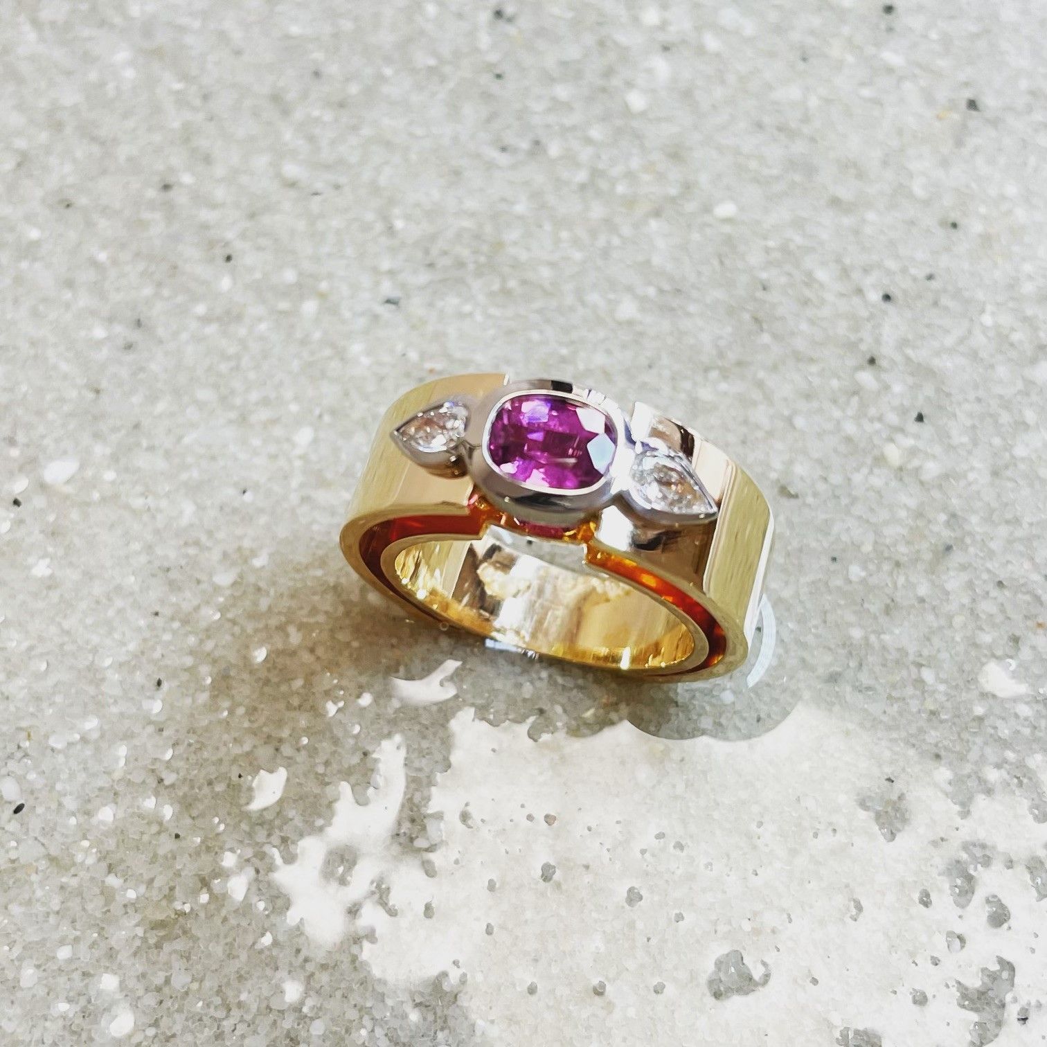 Bague saphir rose diamants