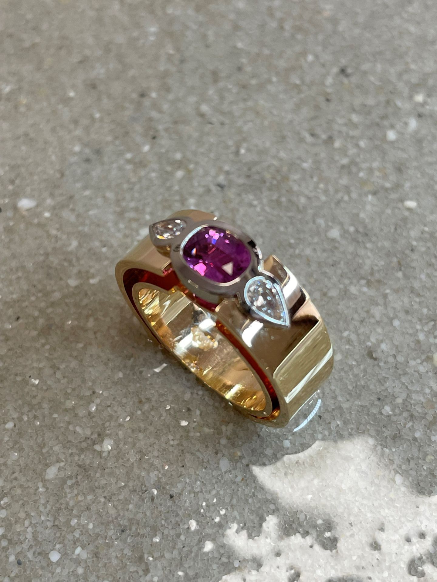 Bague saphir rose diamants poire