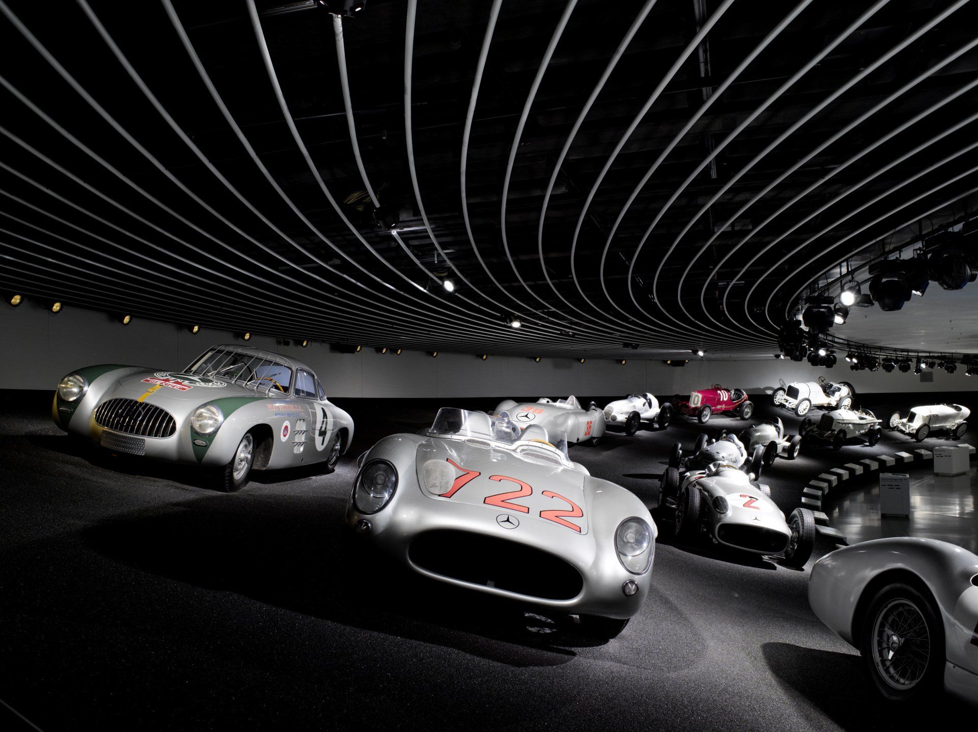 Ihr Besuch in der Heimat von Porsche und Mercedes wird bei diesem Arrangement erst recht zu einer faszinierenden Begegnung mit dem Premium-Segment. Der Besuch in einem der berühmtesten Automuseum ist nämlich ebenso im Preis enthalten wie Ihre Übernachtungen mit Frühstück und das exklusive Candle-light-Dinner in unserem Gourmet-Restaurant.