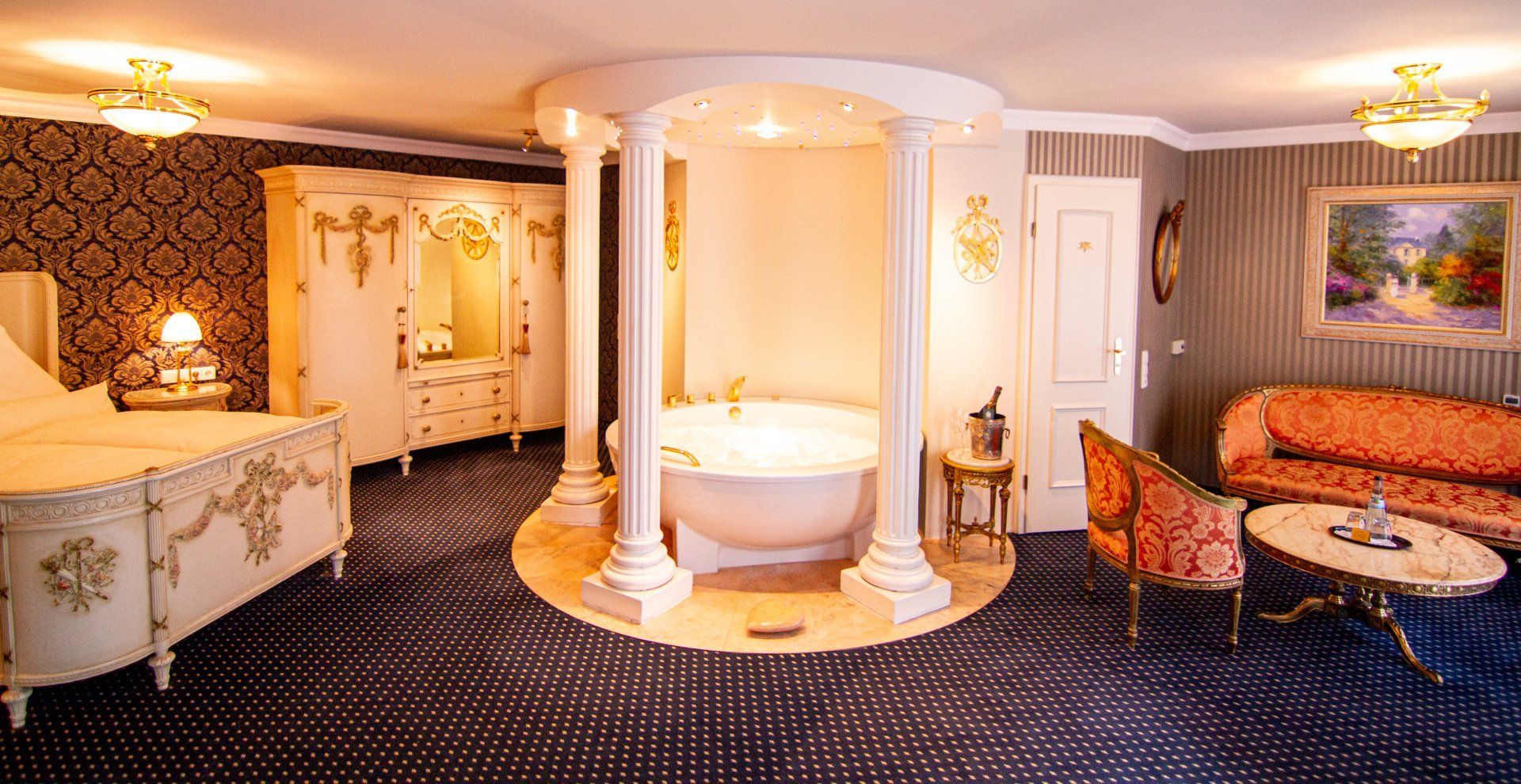Louis XVI Suite mit Whirlpool