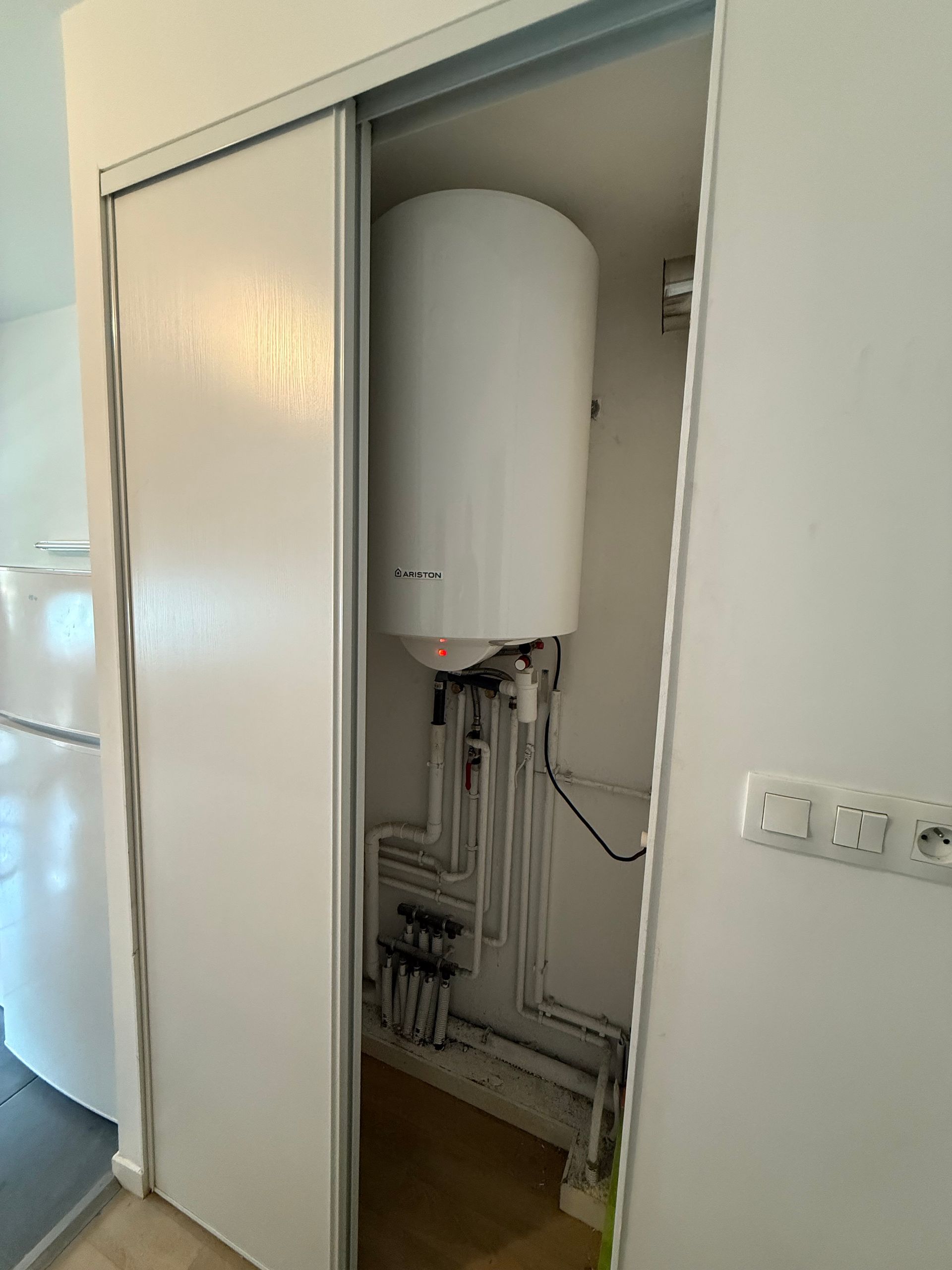 chauffe eau dans un placard