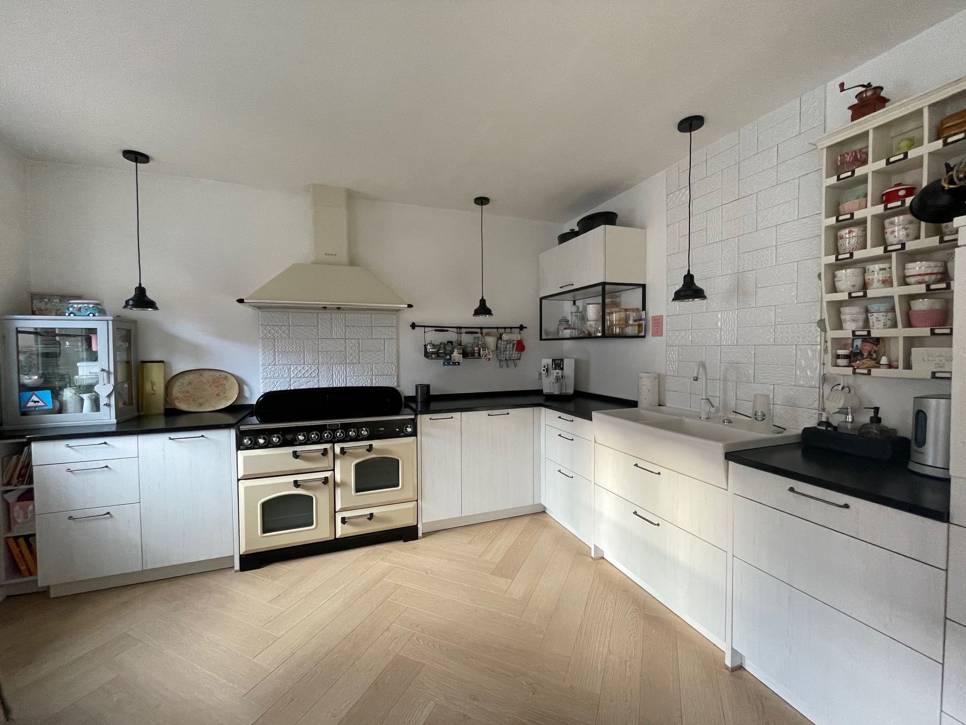 Weiße Küche im Landhausstil