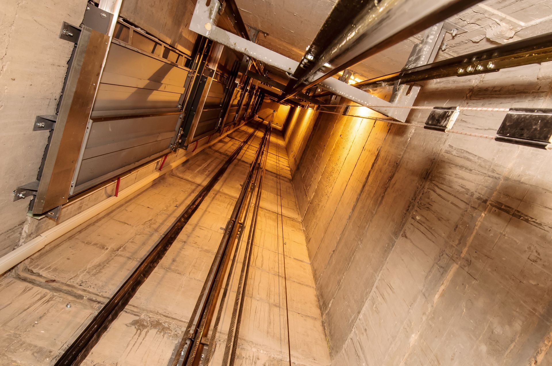 Intérieur de tunnel d'ascenseur