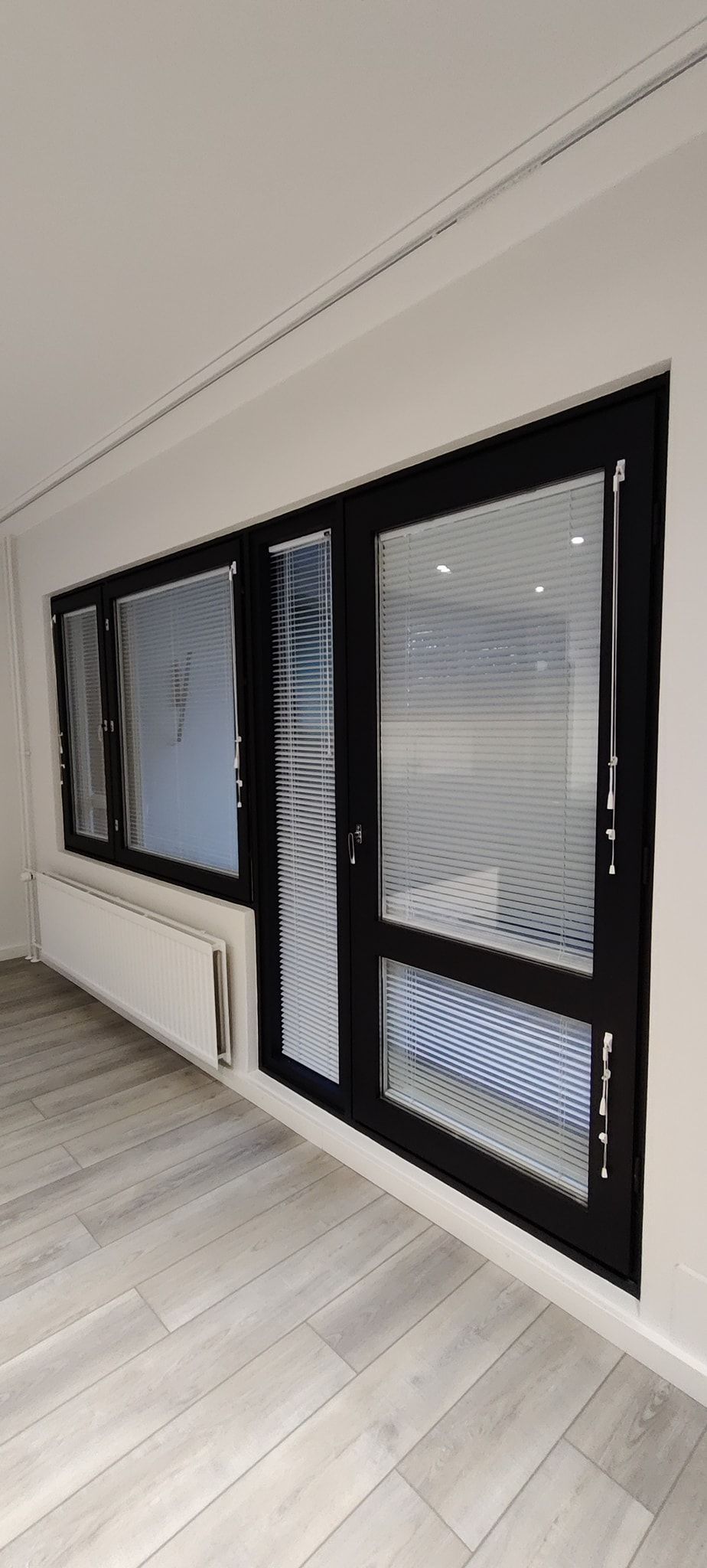 Uudistava huoneistoremontti mustat listat