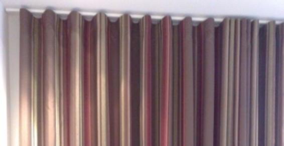 Rideaux plis wave sur tringle wave dans votre magasin de décoration à Aix-en-Provence