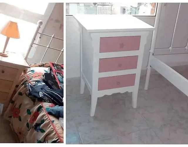 Un dormitorio con una cama y una mesita de noche con cajones rosas.