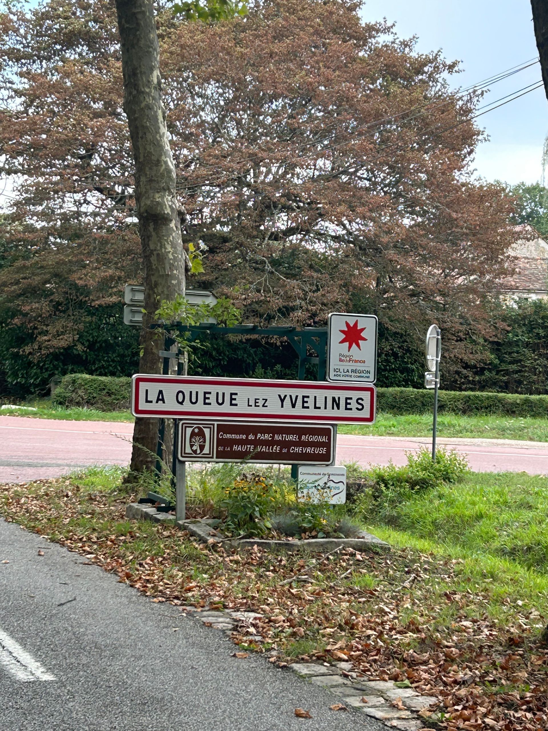 Panneau d'entrée pour La Queue-les-Yvelines