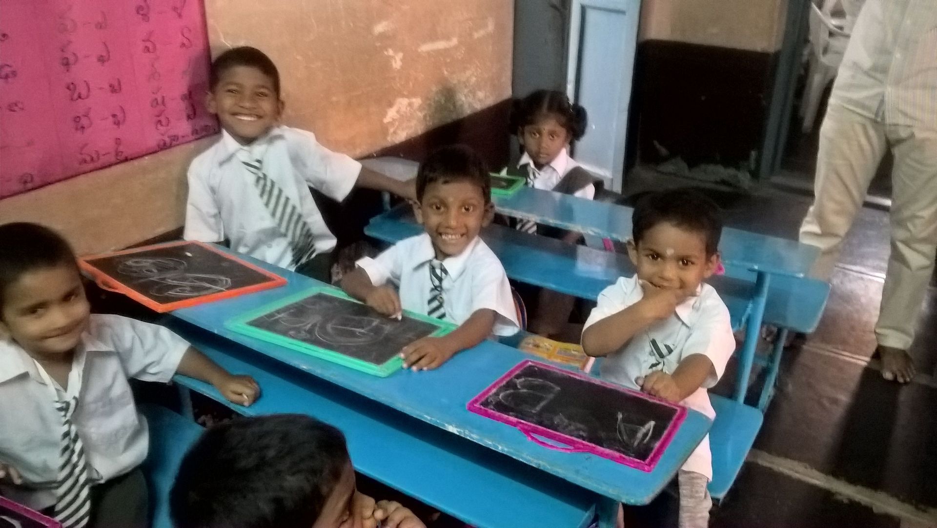 Bambini scuola - Sai Deepthi School - Associazione Opera