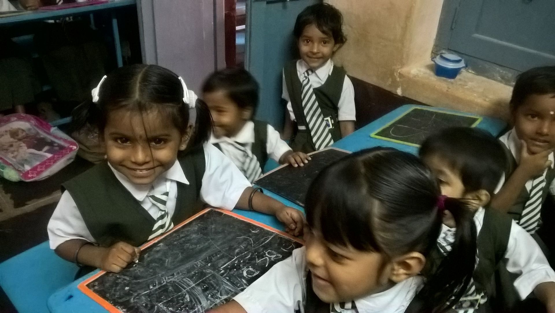 Sorriso bambina - Sai Deepthi School - Associazione Opera