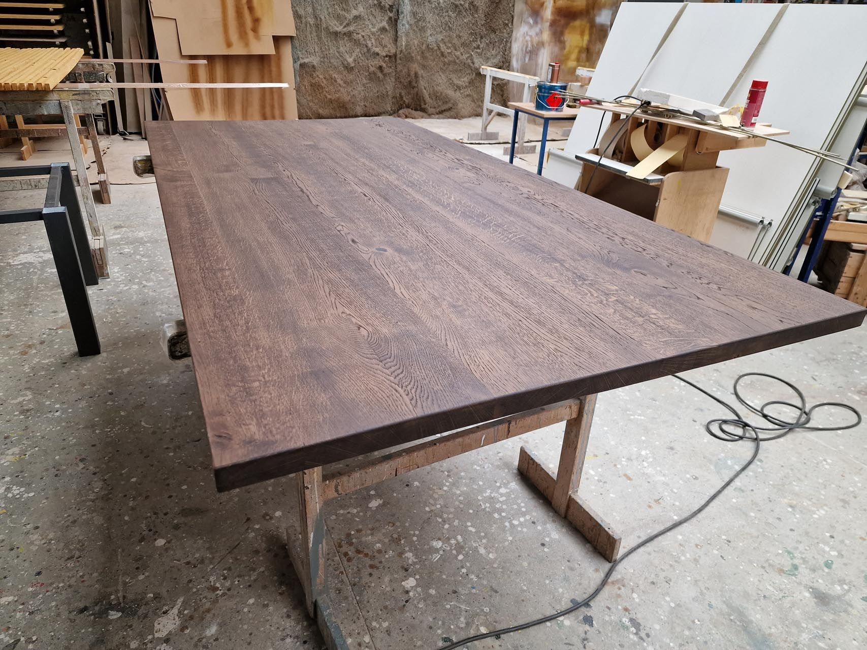 Ein Holztisch von Hubert Uppenkamp GmbH