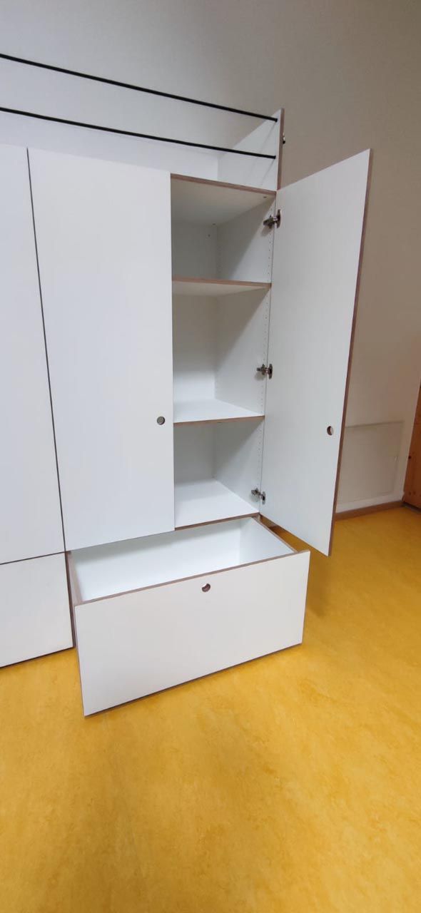 Ein weißer Schrank von Hubert Uppenkamp GmbH