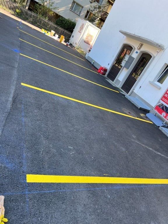 Bodenmarkierung von Pregiotec - Bodentechnik & Hauswartungen für Parkplätze