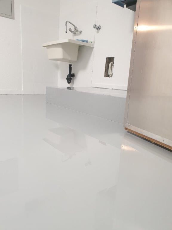 Bodenbeschichtung von Pregiotec - Bodentechnik & Hauswartungen in einem Badezimmer