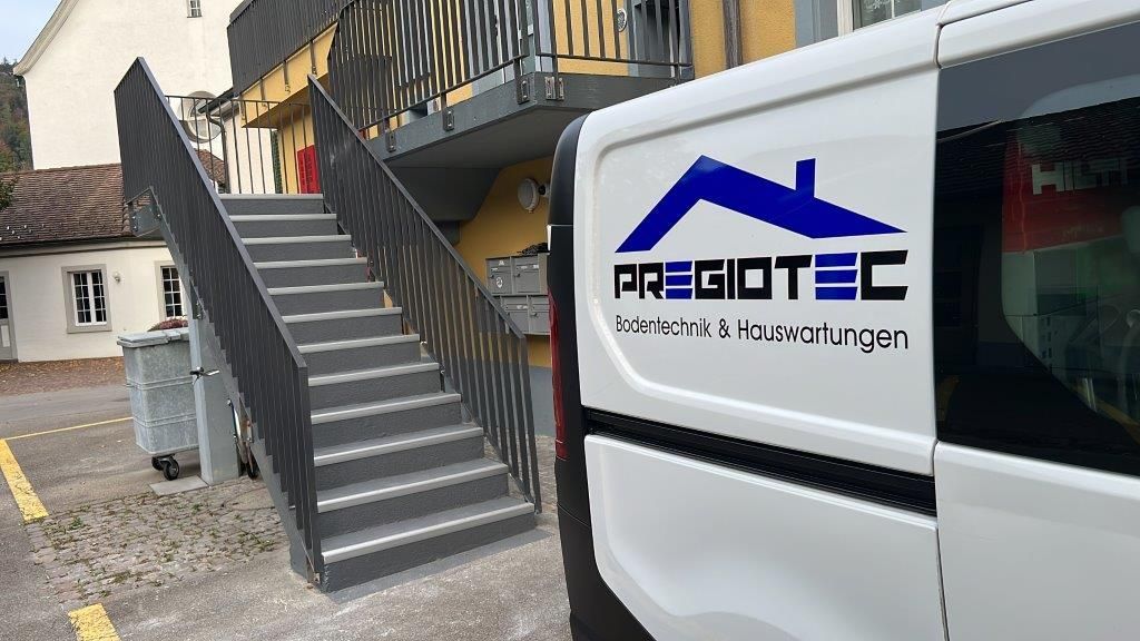 Unternehmensfahrzeug von Pregiotec - Bodentechnik & Hauswartungen