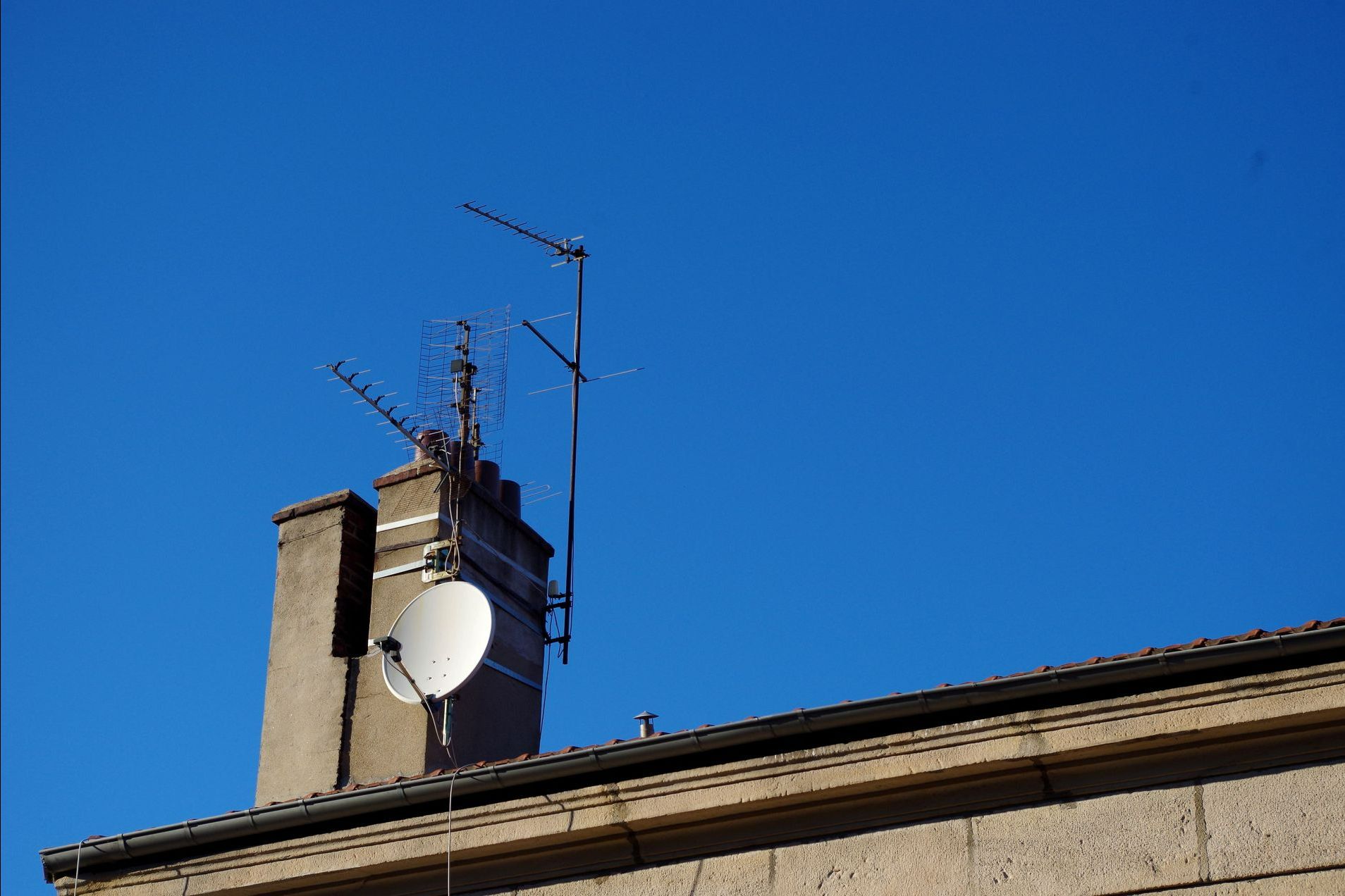 Antenne sur un toit