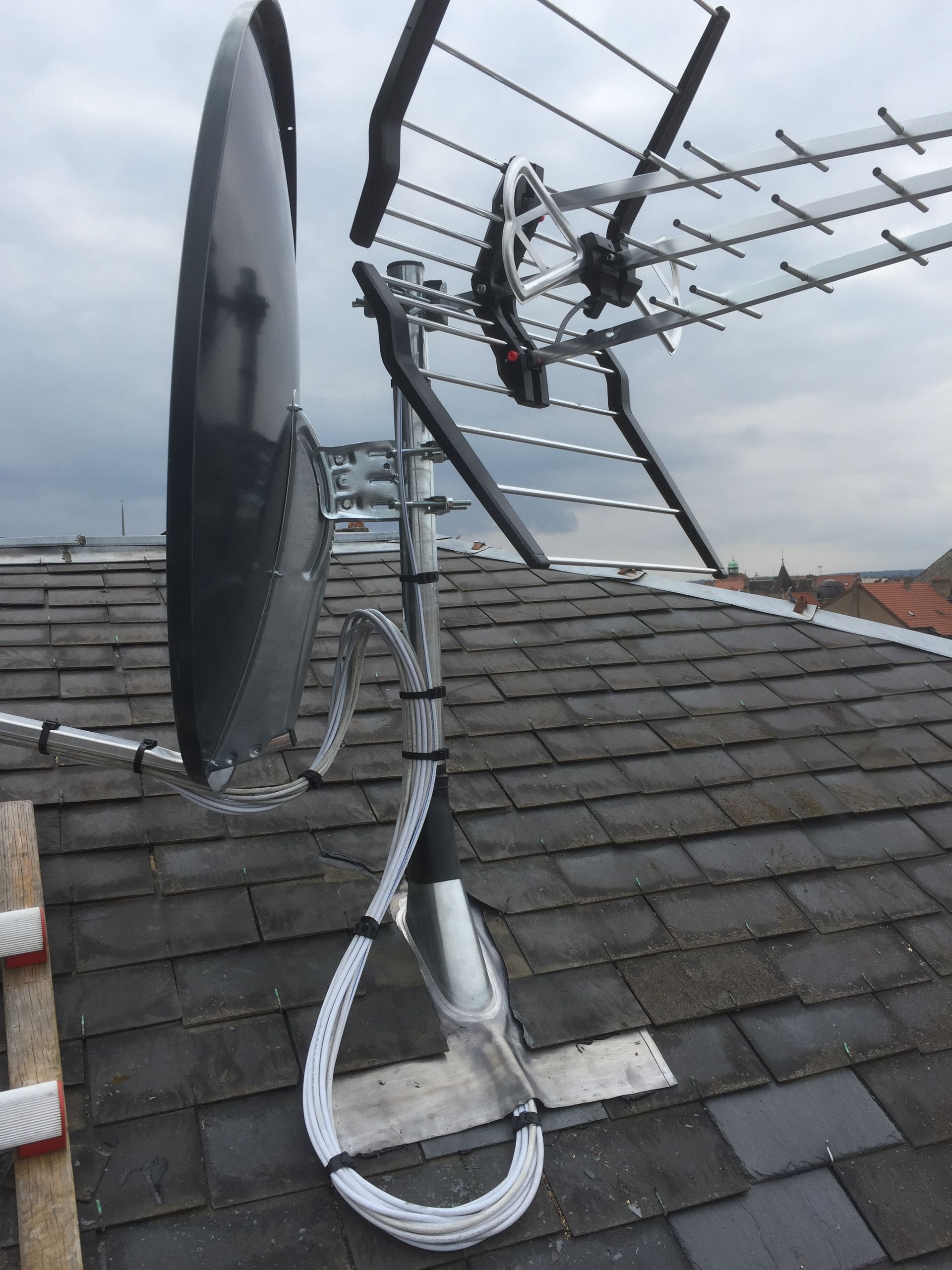 Gros plan d'une antenne hertzienne
