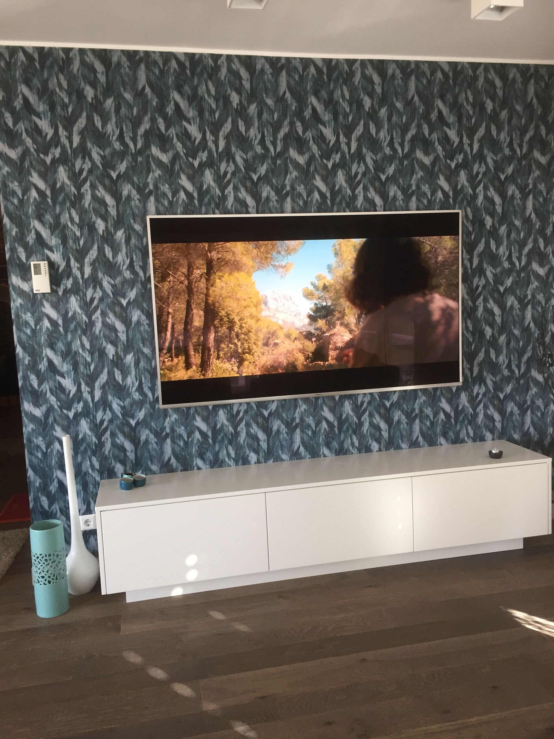 Installation d'une TV dans un mur