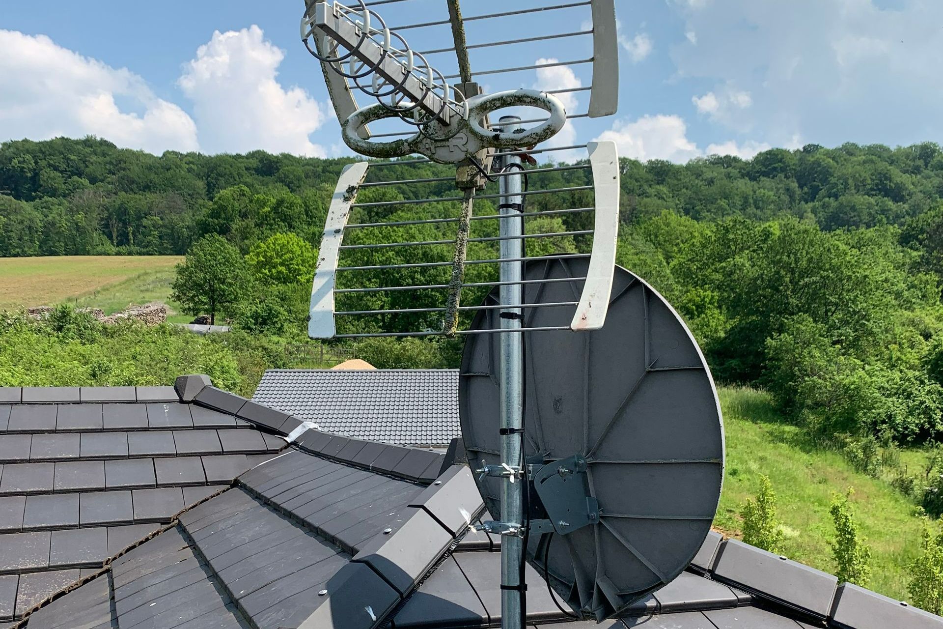 Camionnette d'Antennes Burg