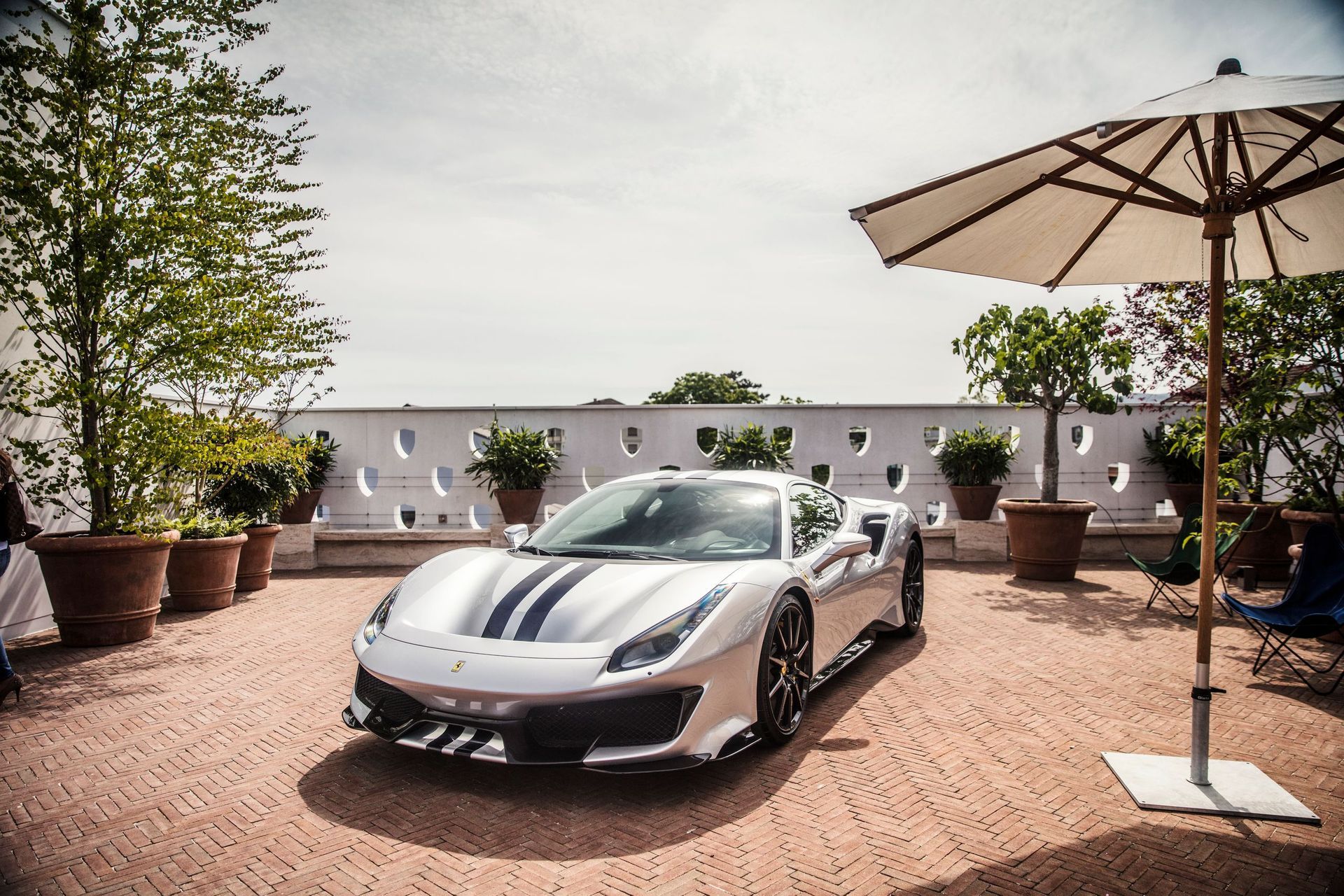 Ausstellungsterasse, Ravenna, Tuff de Leignes, Lasa Marmor