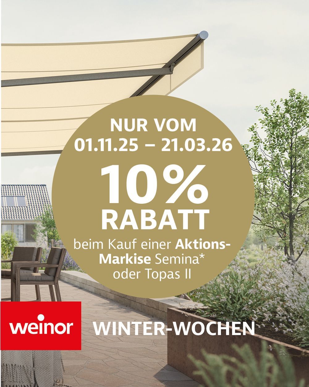 Ein Paar macht Fotos unter einer weißen Artare-Pergola in der Nähe eines Pools. Im Hintergrund sind Berge zu sehen.