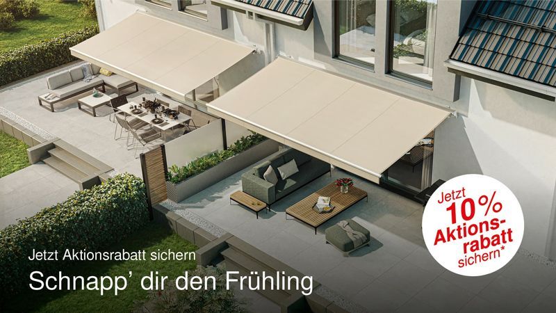 Ein Mann und eine Frau stehen unter einer Pergola neben einem Pool.