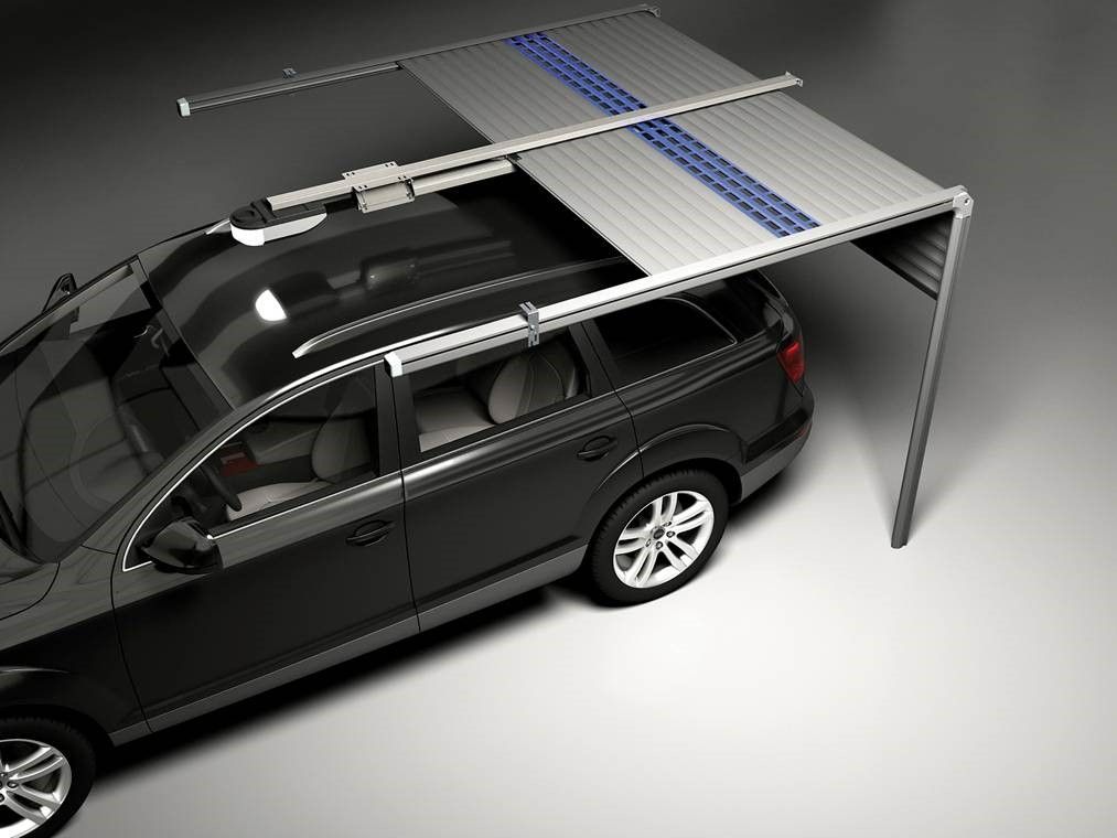 Ein schwarzer Geländewagen ist unter einem Garagentor geparkt