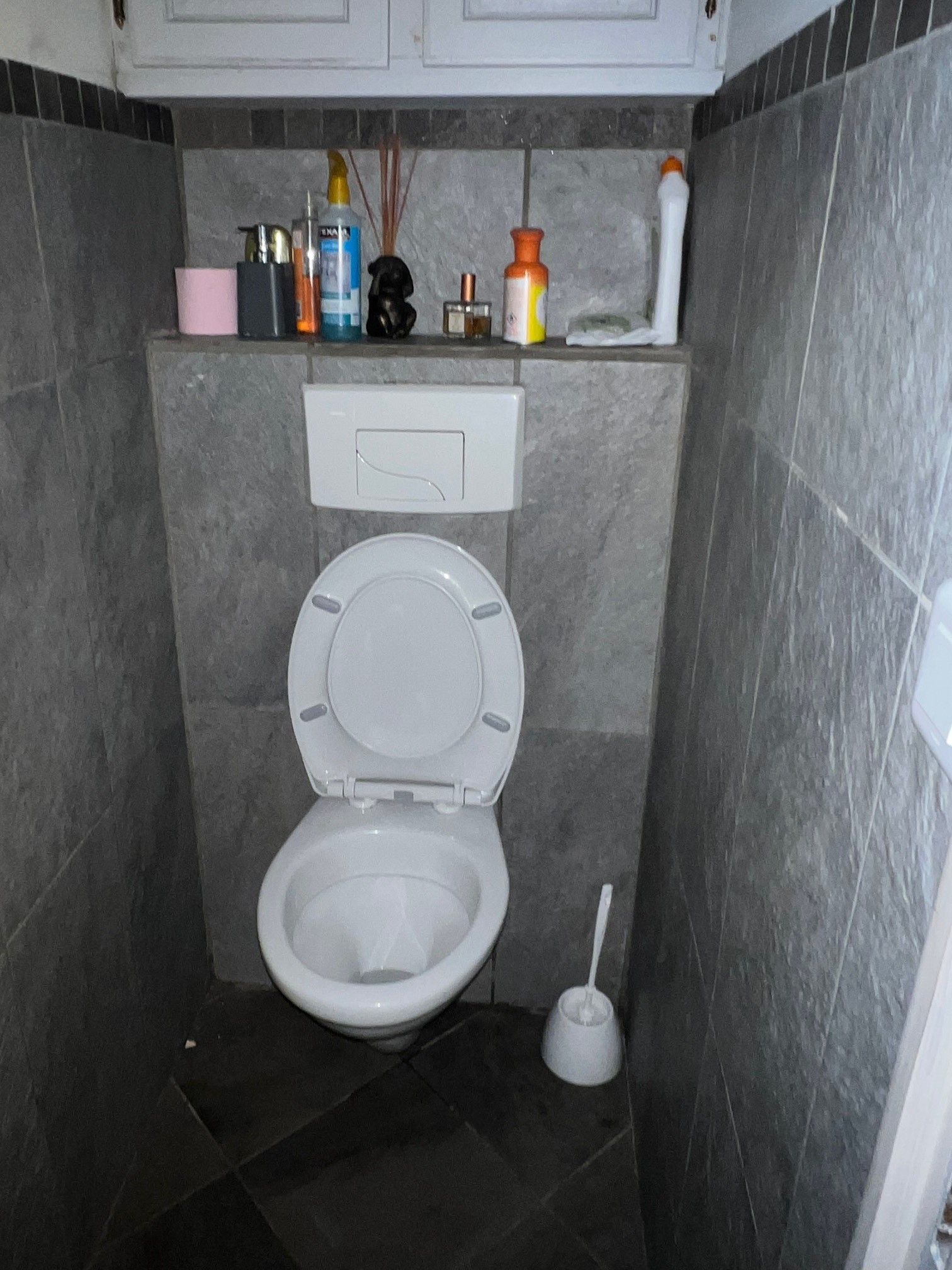 Pose de toilettes suspendu