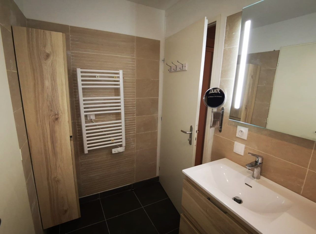 Pose de radiateur chauffant salle de bains