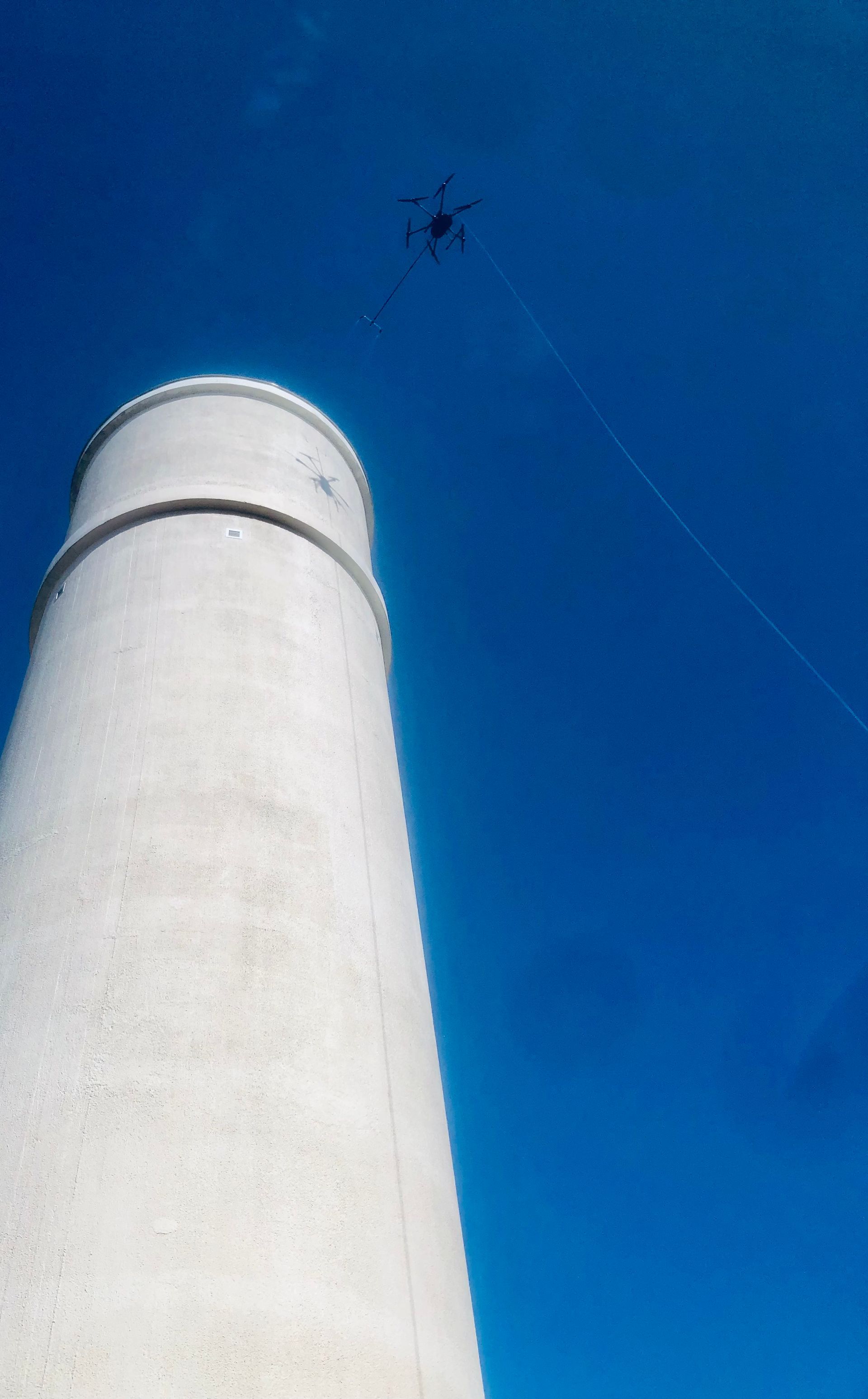 Nettoyage extérieur de sillo à grain avec drone