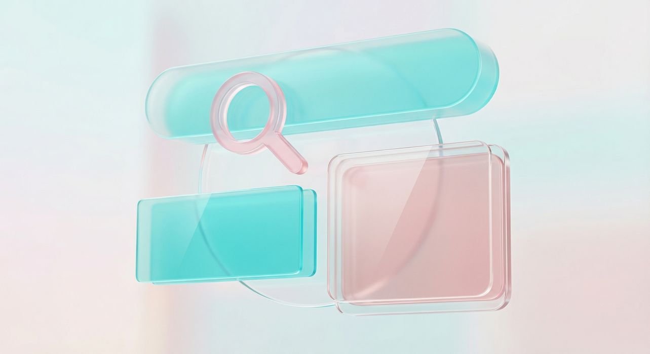 3D-abstrakti grafiikka, jossa on läpikuultava sinivihreä hakupalkki, vaaleanpunainen suurennuslasi ja pehmeän vaaleanpunainen suorakaiteen muotoinen lohko.