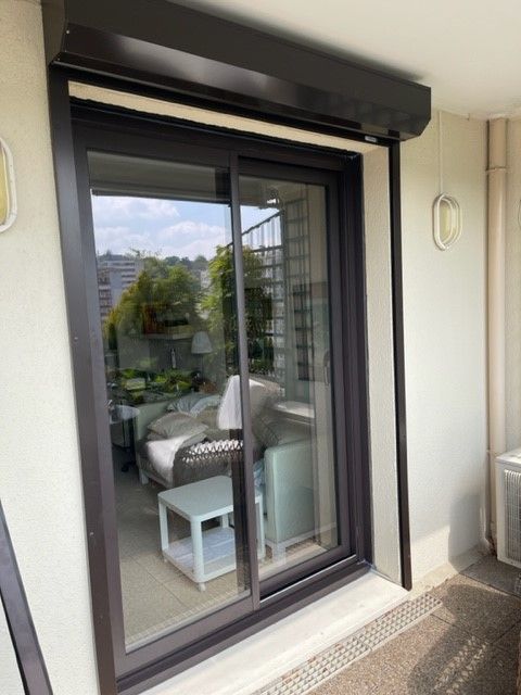 Une fenêtre coulissante moderne.