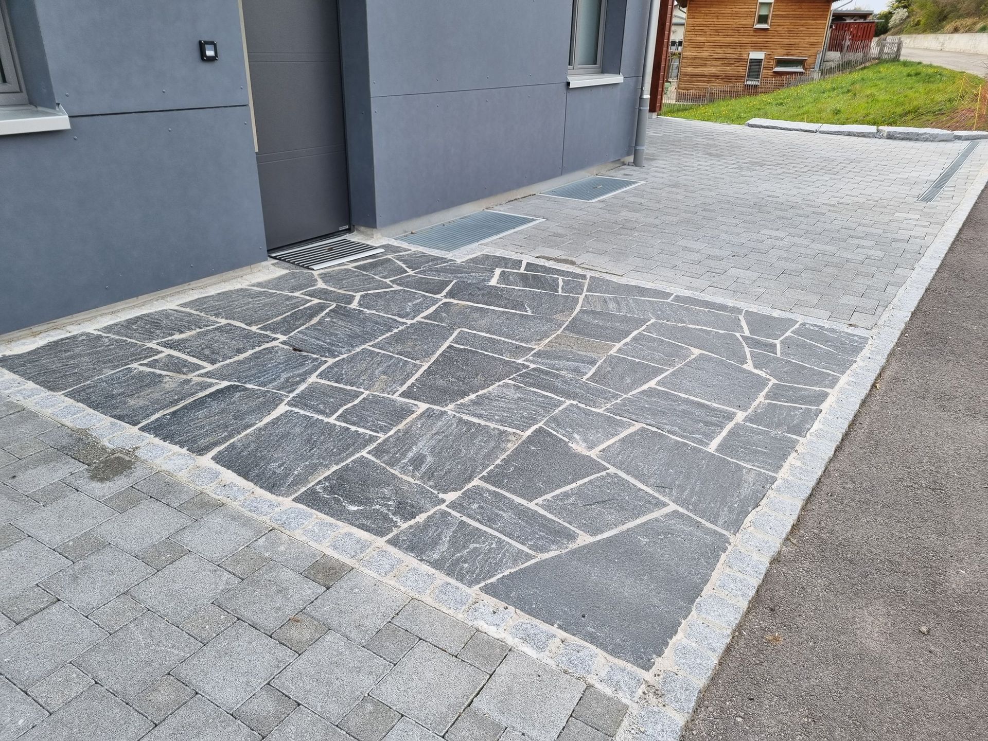 Natursteinbelag - Lüthi Gartenbau GmbH