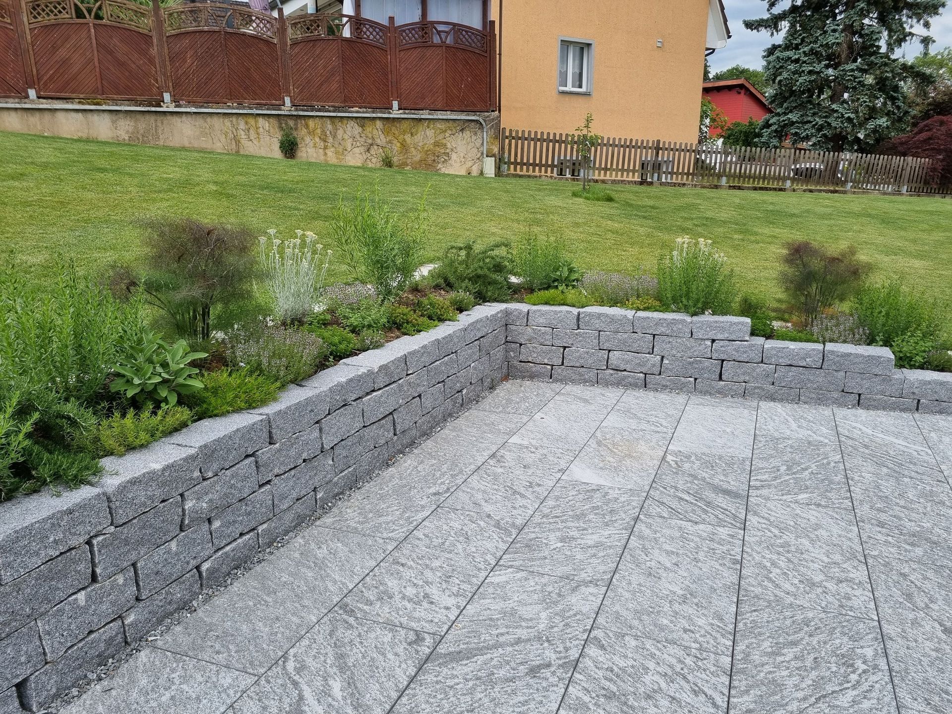 Natursteinbelag - Lüthi Gartenbau GmbH