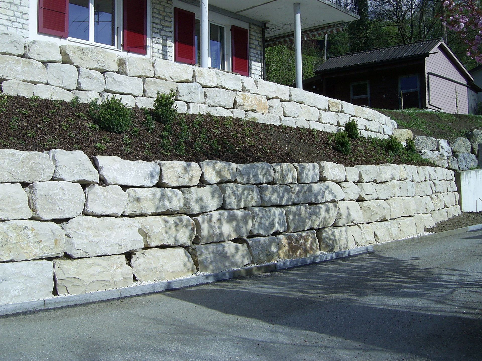 Mauer - Lüthi Gartenbau GmbH